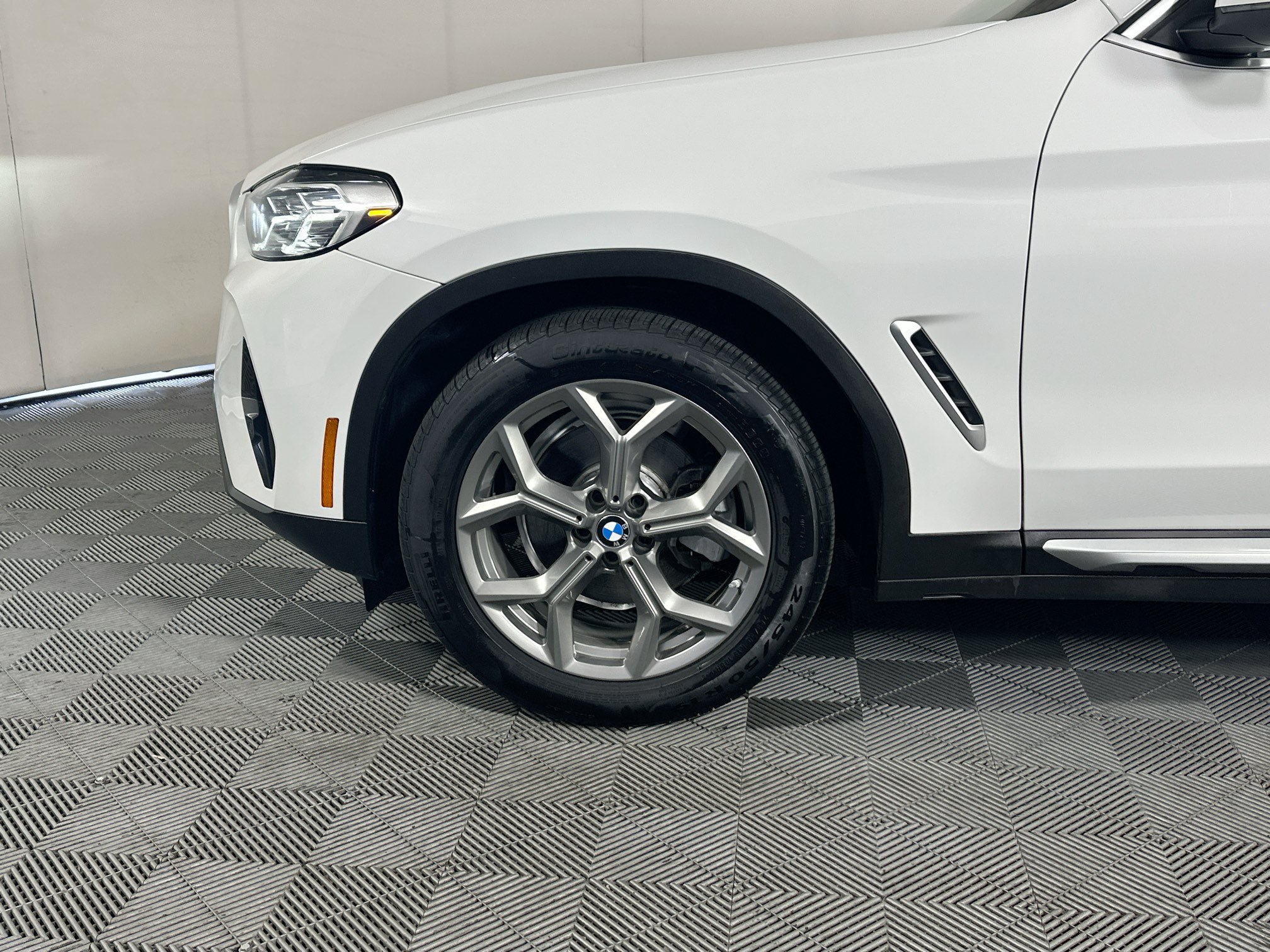 Used 2023 BMW X4 xDrive30i w/ Convenience Package AWD/4WD image 11