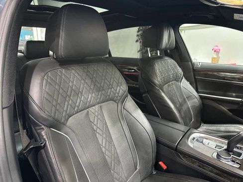 Used 2018 BMW 750i RWD image 56