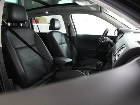 Used 2020 Volkswagen Tiguan SE FWD image 53