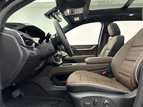 New 2026 GMC Acadia Denali Ultimate w/ LPO, Floor Liner Package AWD/4WD image 21