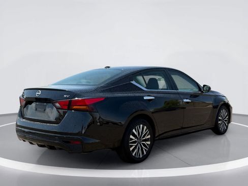 Used 2024 Nissan Altima 2.5 SV FWD image 4