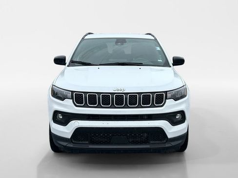Used 2024 Jeep Compass Latitude w/ Altitude Special Edition AWD/4WD image 9
