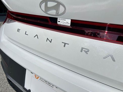 New 2025 Hyundai Elantra SEL image 31