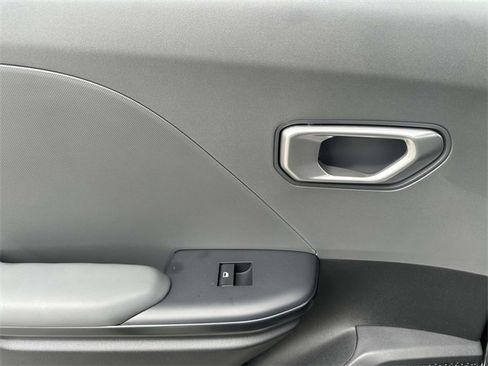 New 2025 Kia K4 LXS image 22