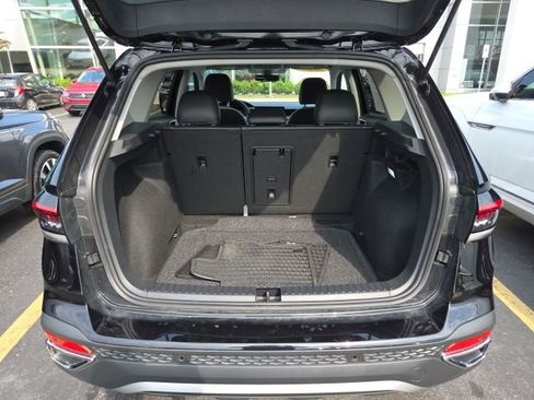 Used 2025 Volkswagen Taos SE image 24