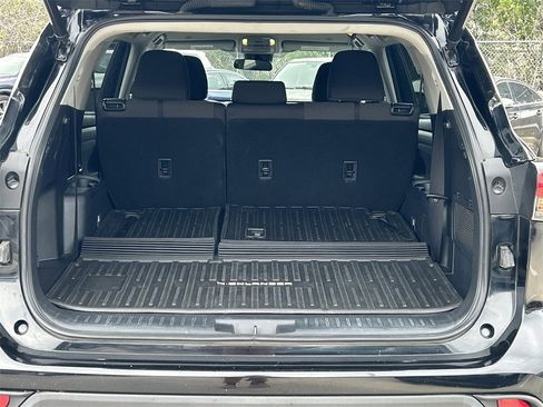 Used 2023 Toyota Highlander LE image 14