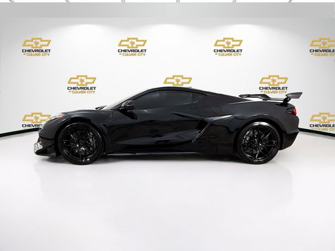 Used 2023 Chevrolet Corvette Z06 w/ Z07 Performance Package RWD image 4