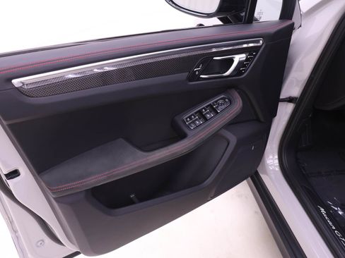Used 2026 Porsche Macan GTS AWD/4WD image 16
