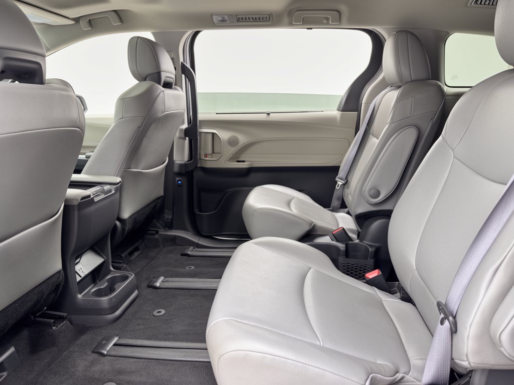 Used 2023 Toyota Sienna XLE w/ XLE Plus Package AWD/4WD image 25