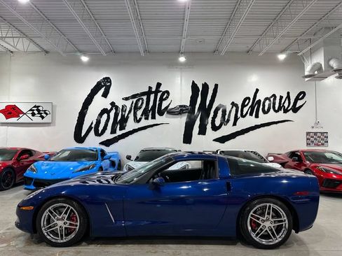 Used 2005 Chevrolet Corvette Coupe w/ Preferred Equipment Group RWD image 2