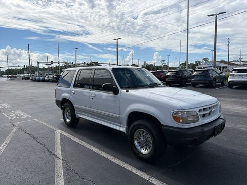 Used 2000 Ford Explorer XLS RWD image 7