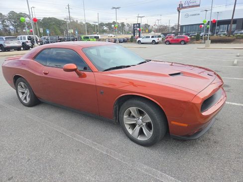 Used 2021 Dodge Challenger SXT image 2