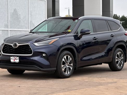 Used 2023 Toyota Highlander XLE image 10