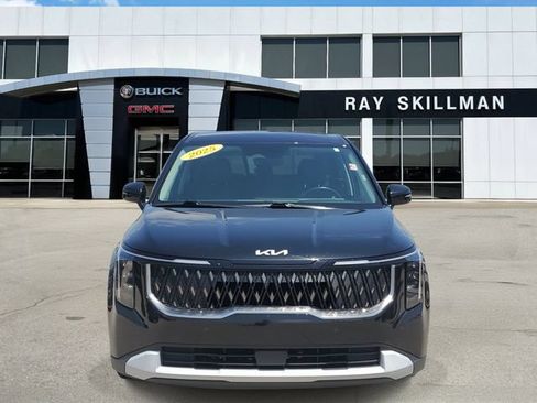 Used 2025 Kia Carnival FWD image 2