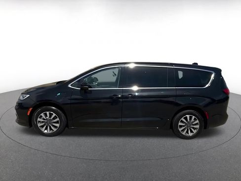 Used 2023 Chrysler Pacifica Touring-L FWD image 9