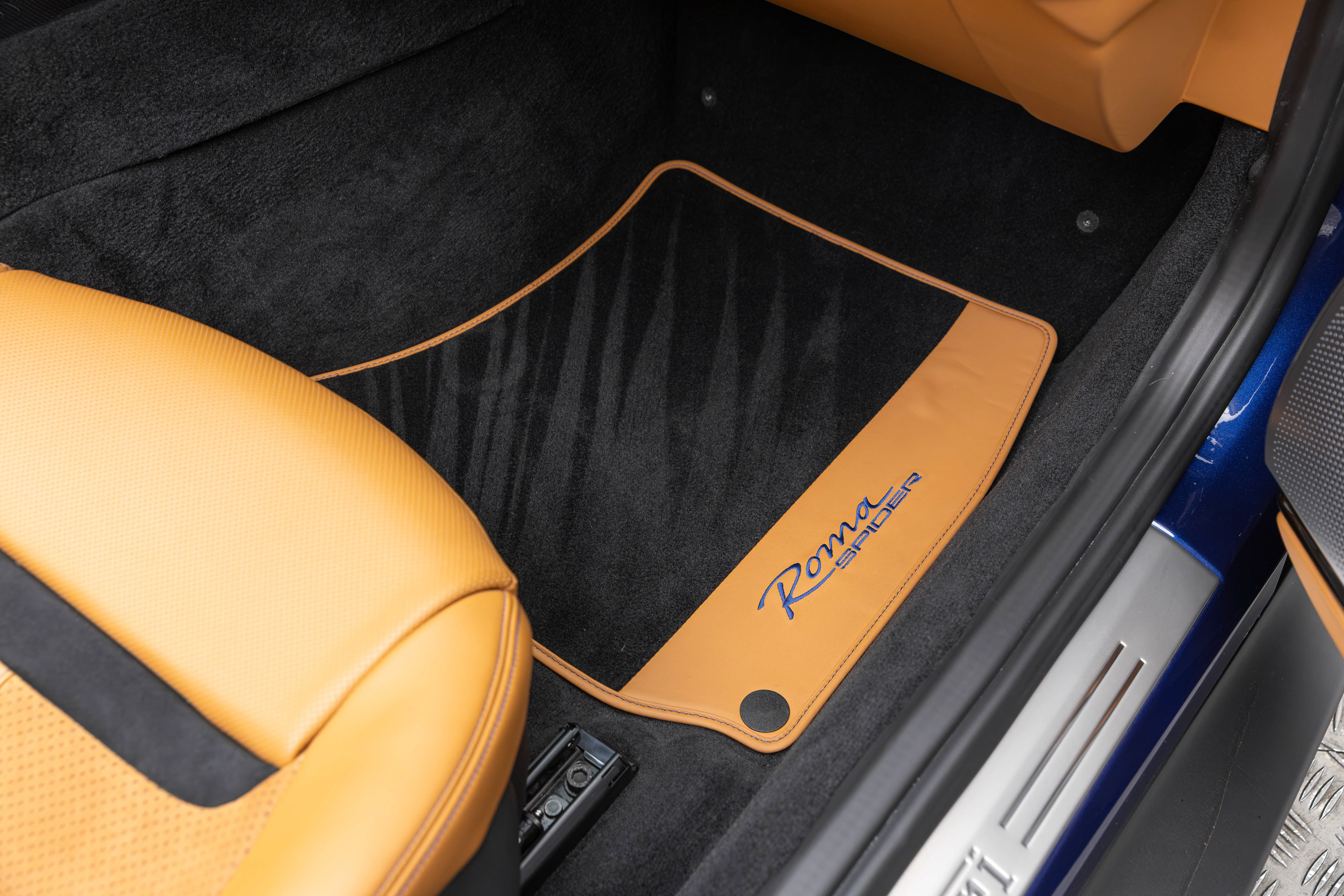 Used 2025 Ferrari Roma Spider RWD image 37