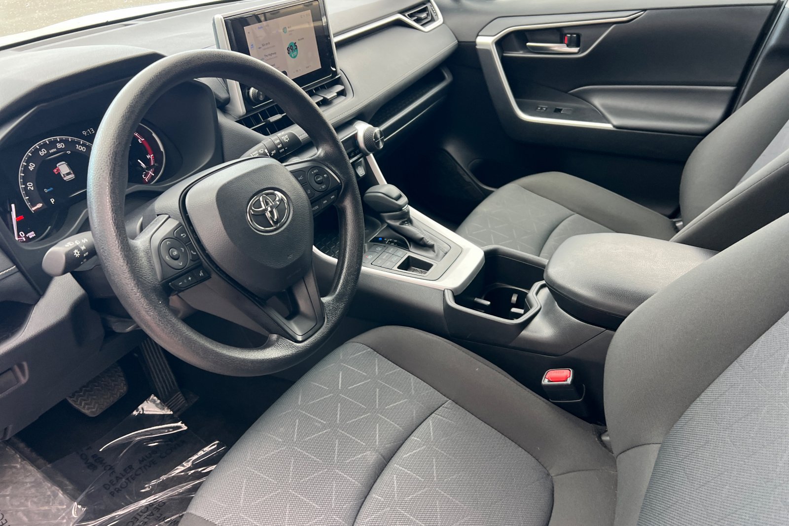 Used 2025 Toyota RAV4 XLE AWD/4WD image 4