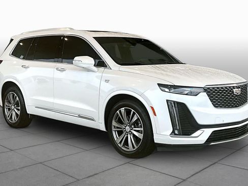 Used 2021 Cadillac XT6 Premium Luxury FWD image 2