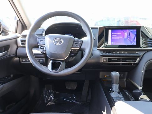 Used 2025 Toyota Camry LE image 18