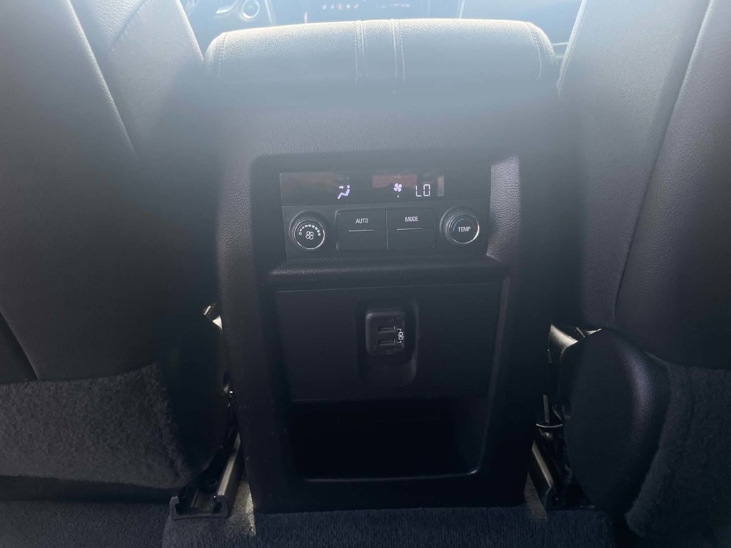 Used 2021 Chevrolet Traverse LT FWD image 28