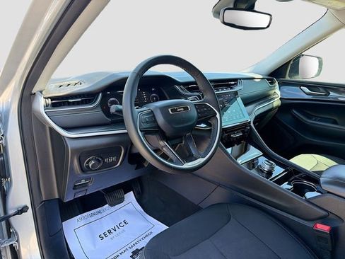 Used 2023 Jeep Grand Cherokee L Laredo image 26