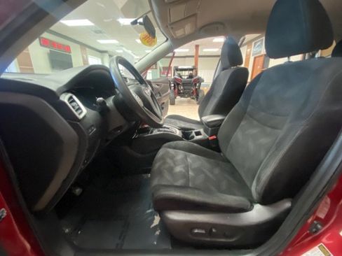 Used 2016 Nissan Rogue SV image 20