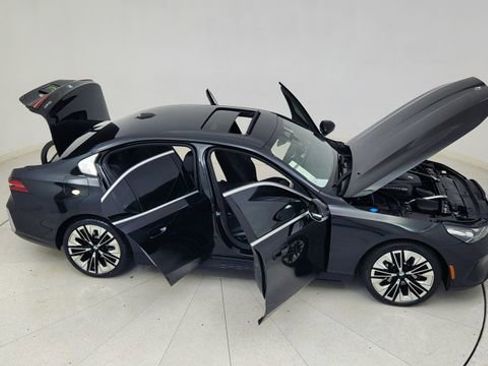 Used 2026 BMW 530i image 86