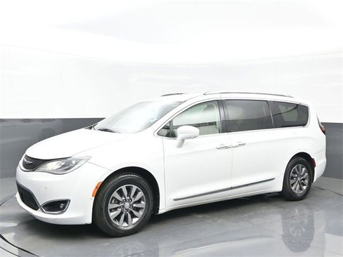 Used 2019 Chrysler Pacifica Touring-L Plus w/ Advanced Safetytec Group image 2