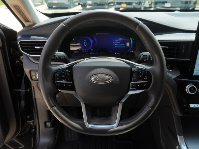 Used 2023 Ford Explorer Platinum w/ Technology Package AWD/4WD image 28