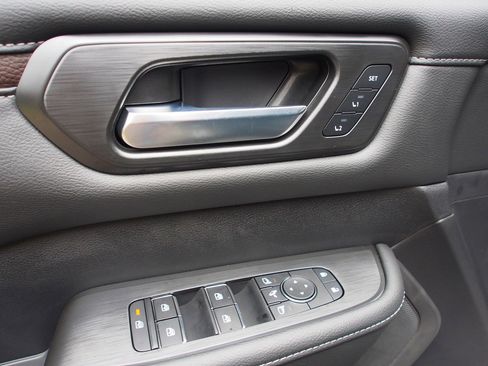 New 2026 Nissan Armada SL w/ Captain's Chari Seat Package image 19