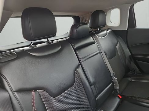 Used 2019 Jeep Compass Trailhawk w/ Popular Equipment Group AWD/4WD image 17