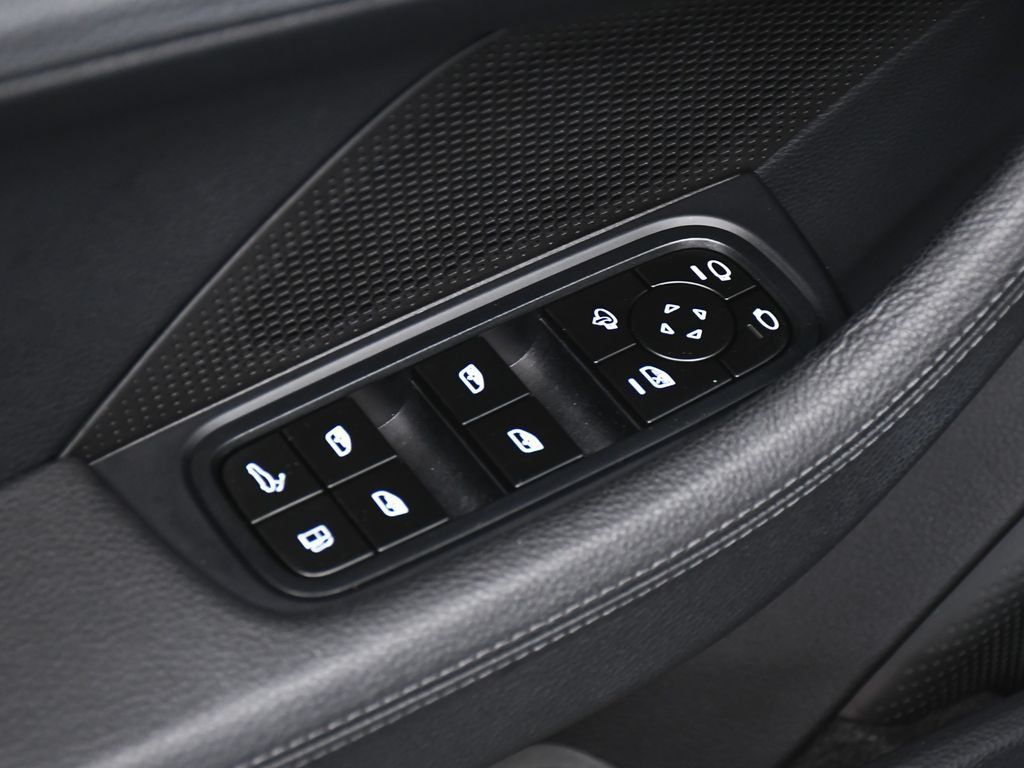 Used 2025 Porsche Panamera 4 E-Hybrid AWD/4WD image 9