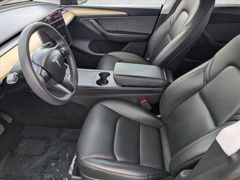 Used 2024 Tesla Model Y Long Range image 17