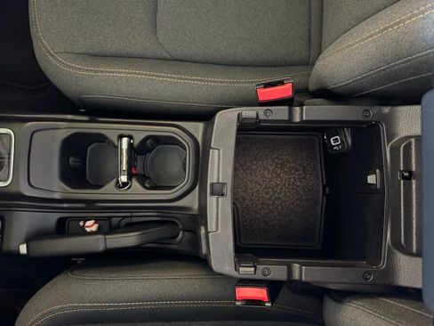 Used 2025 Jeep Gladiator Sport image 16