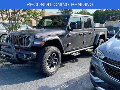 Used 2025 Jeep Gladiator Rubicon AWD/4WD image 2