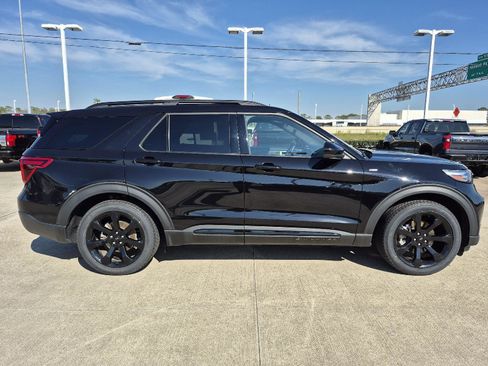 Certified 2024 Ford Explorer ST-Line w/ Class IV Trailer Tow Package image 5