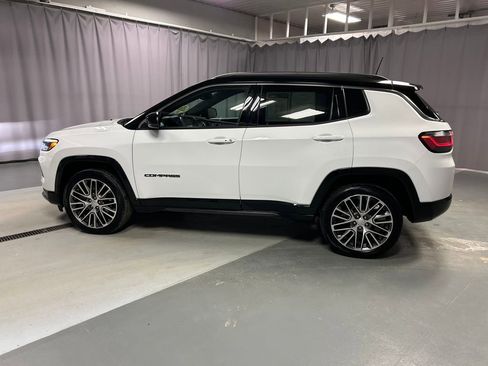 Used 2024 Jeep Compass Limited w/ Elite Group AWD/4WD image 4
