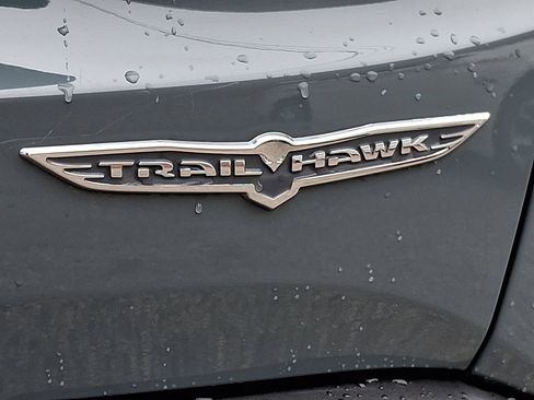 Used 2017 Jeep Renegade Trailhawk image 30