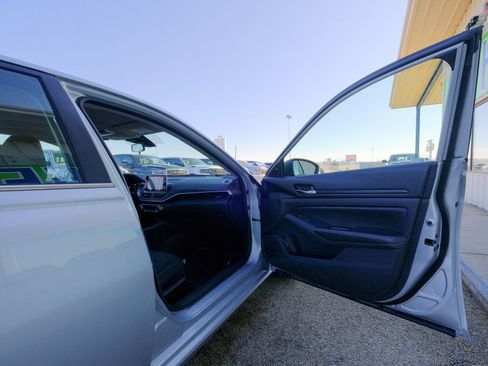 Used 2024 Nissan Altima 2.5 SV image 16