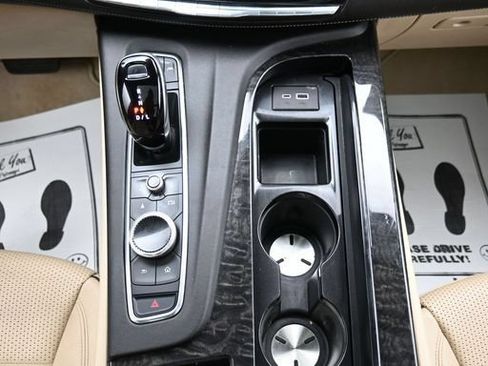 Used 2023 Cadillac Escalade Premium Luxury AWD/4WD image 25