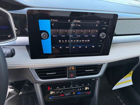 New 2026 Volkswagen Taos SE image 24