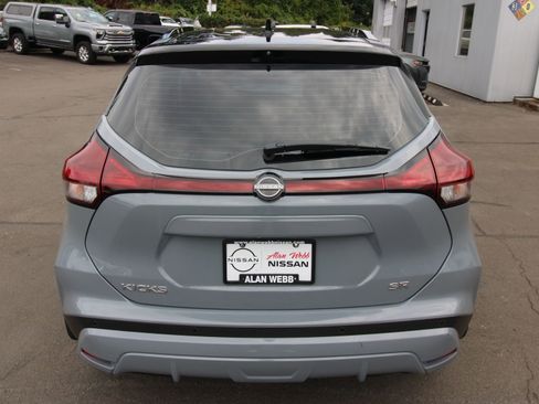 Used 2023 Nissan Kicks SR image 4