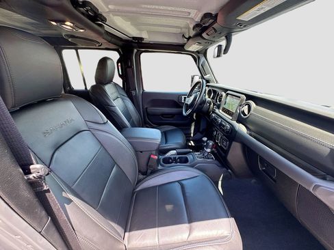 Used 2022 Jeep Wrangler Unlimited Sahara w/ Dual Top Group AWD/4WD image 32