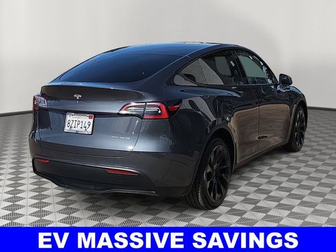 Used 2022 Tesla Model Y Long Range image 3