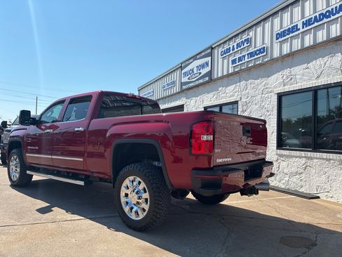 Used 2018 GMC Sierra 2500 Denali w/ Duramax Plus Package image 2