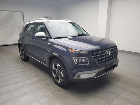 Used 2023 Hyundai Venue Limited FWD image 13