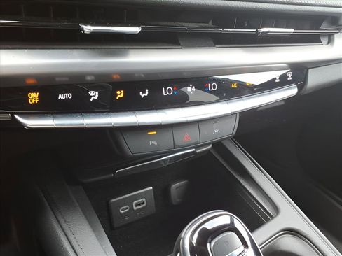 Used 2025 Cadillac XT4 Premium Luxury AWD/4WD image 16