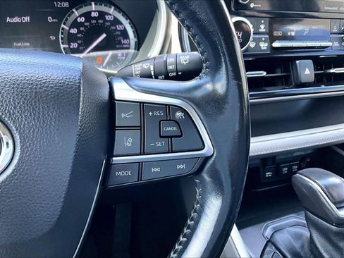 Used 2020 Toyota Highlander XLE FWD image 19