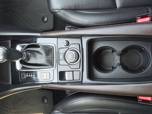 Used 2018 MAZDA MAZDA3 Touring FWD image 9