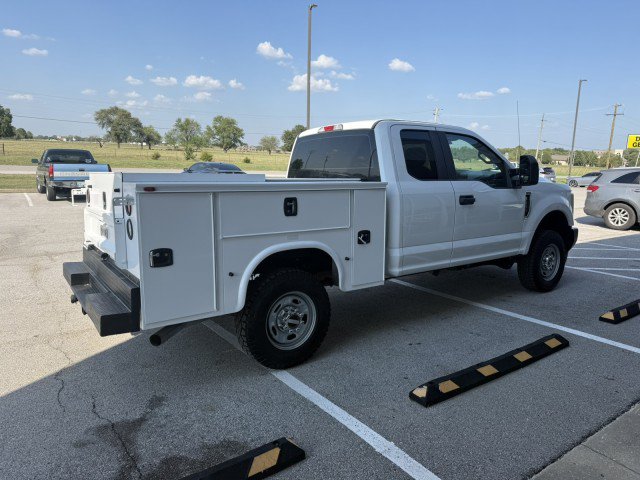 Used 2017 Ford F250 XL w/ Camper Package AWD/4WD image 2